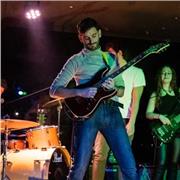 Profesor de Guitarra eléctrica y acústica da clases para nivel iniciación e intermedio a todas las edades, Español e Ingles